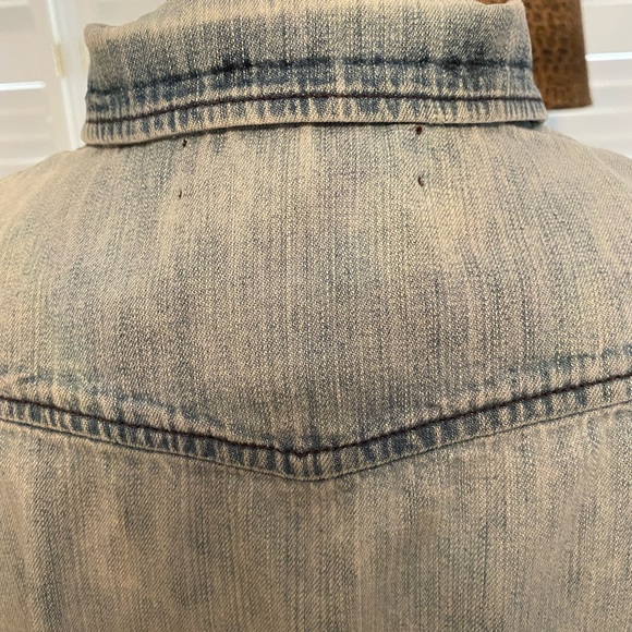 Elizabeth & James Small - Picture 9 of 16